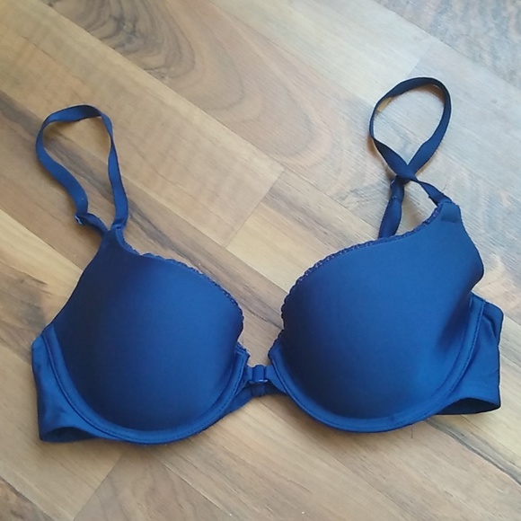 Victoria's Secret - front closure bra - Picture 1 of 3